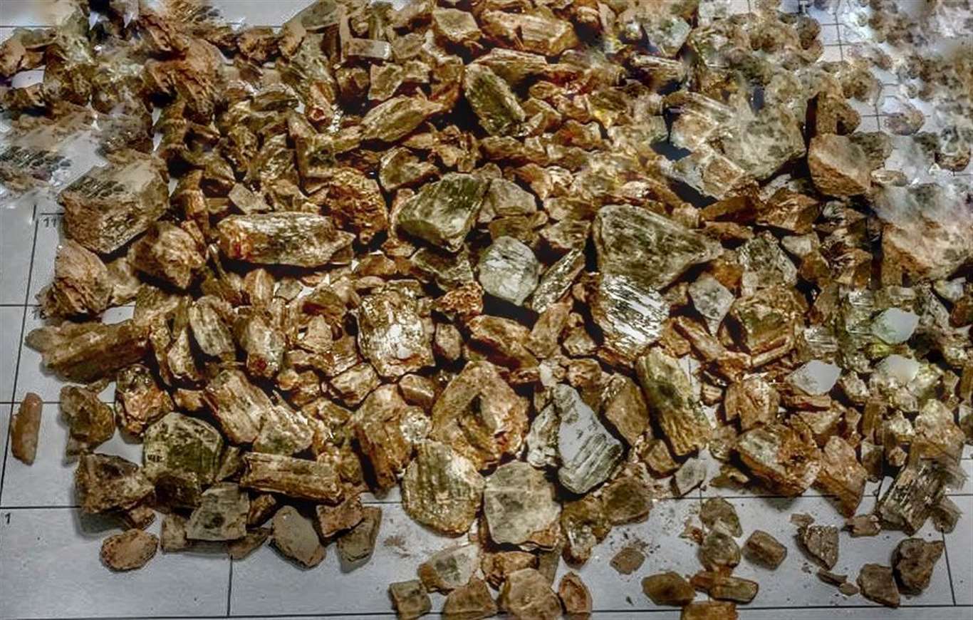 Milas'ta 835 gram değerli taş olarak kabul edilen diaspor ele geçirildi haberi